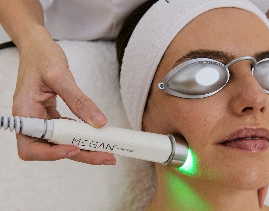 Megan Lifting and Firming Facial